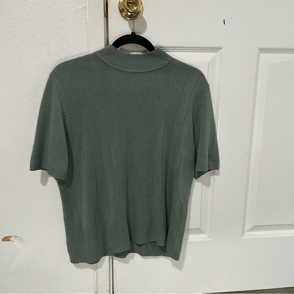 Green shortsleeved blouse.
